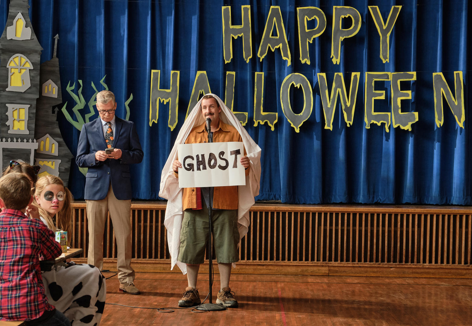 Hubie Halloween, Adam Sandler as Hubie Dubois.Cr. Scott Yamano/NETFLIX ©2020