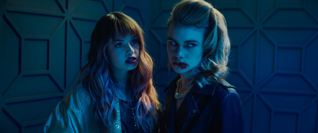 NIGHT TEETHDebby Ryan as Blaire and Lucy Fry as Zoe. Netflix © 2021