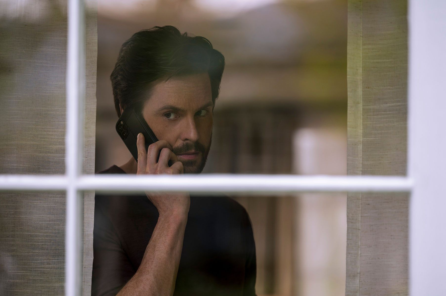 The Woman in the House Across the Street From the Girl in the Window. Tom Riley as Neil in episode 103 of The Woman in the House Across the Street From the Girl in the Window. Cr. Colleen E. Hayes/Netflix © 2021