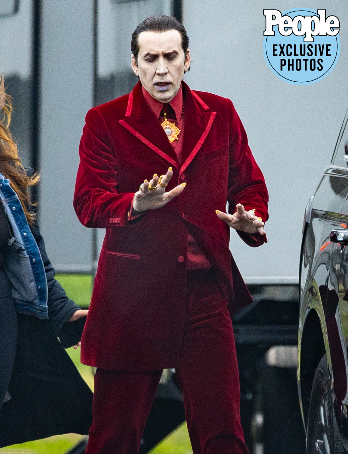 Nicolas Cage aparece como Drácula no set de Renfield