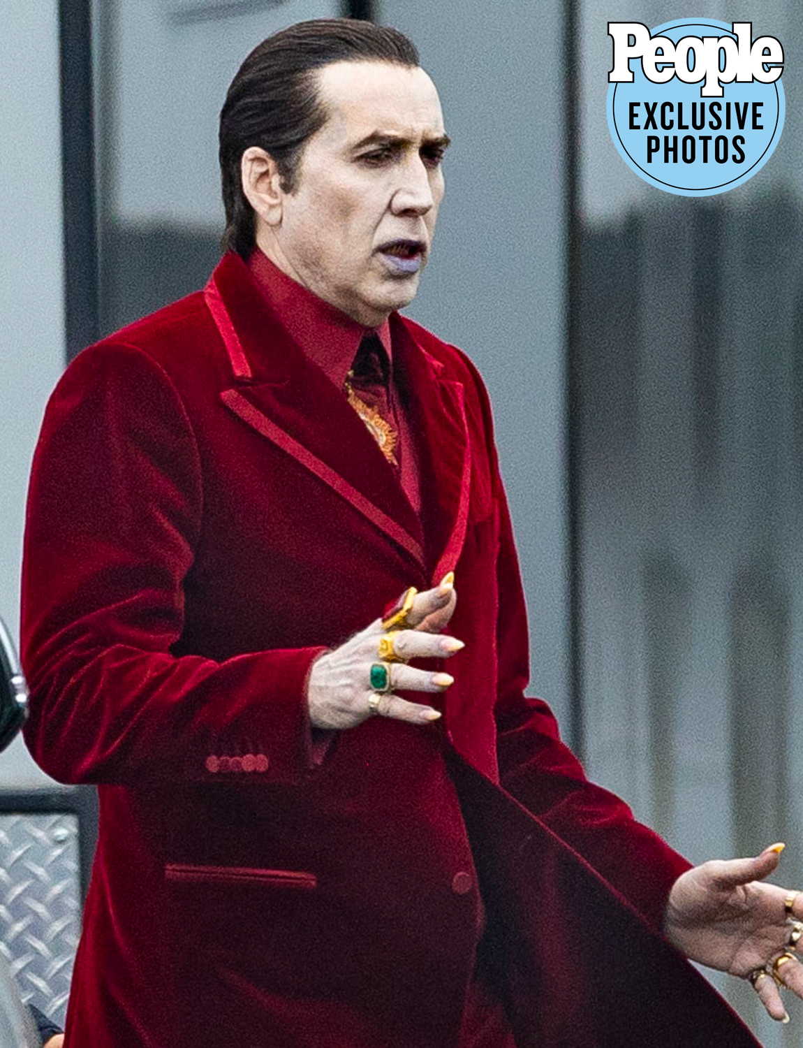 Nicolas Cage aparece como Drácula no set de Renfield
