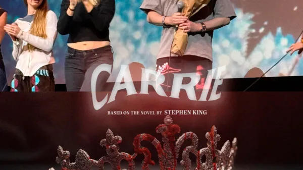 Série de “Carrie, a Estranha” tem filmagens finalizada com evento especial em Vancouver